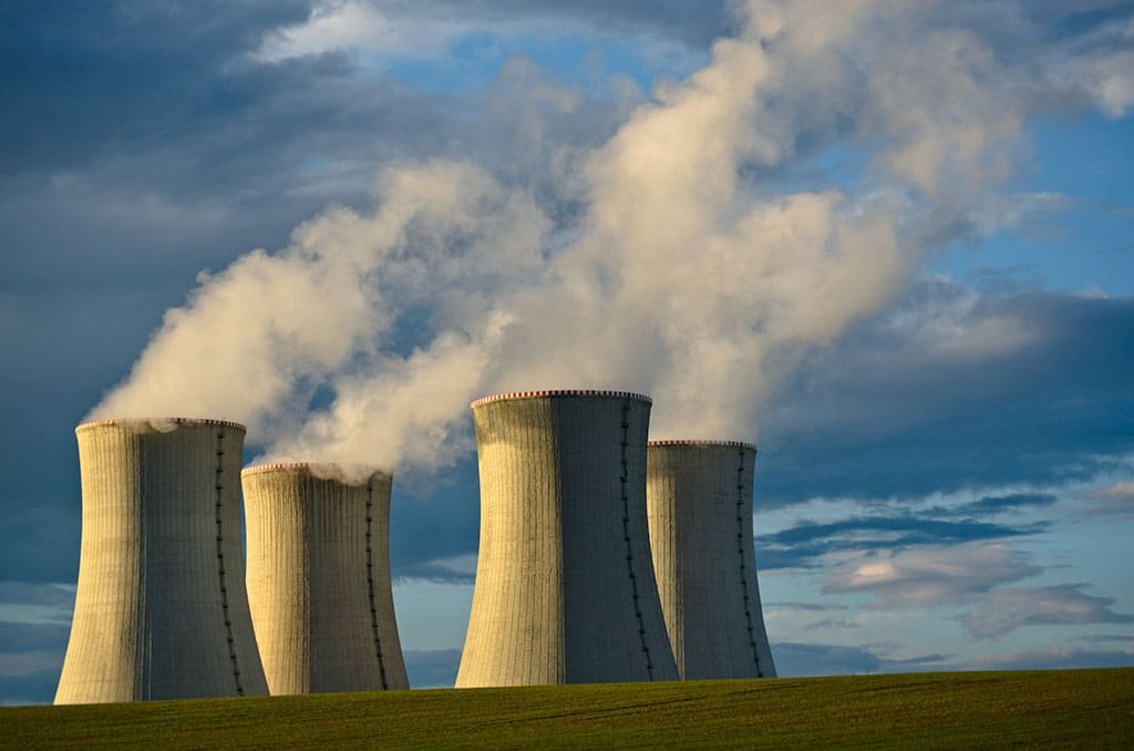 Dissatisfaction with natural gas and nuclear power as a sustainable investment